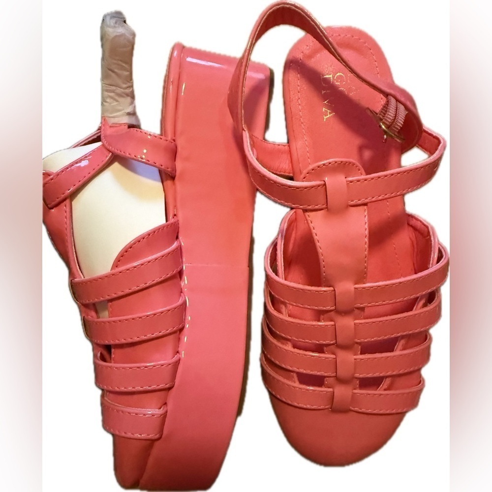 Dolls kill boutique brand platform jelly Sandals size 6 host post 🥳🥳🎊